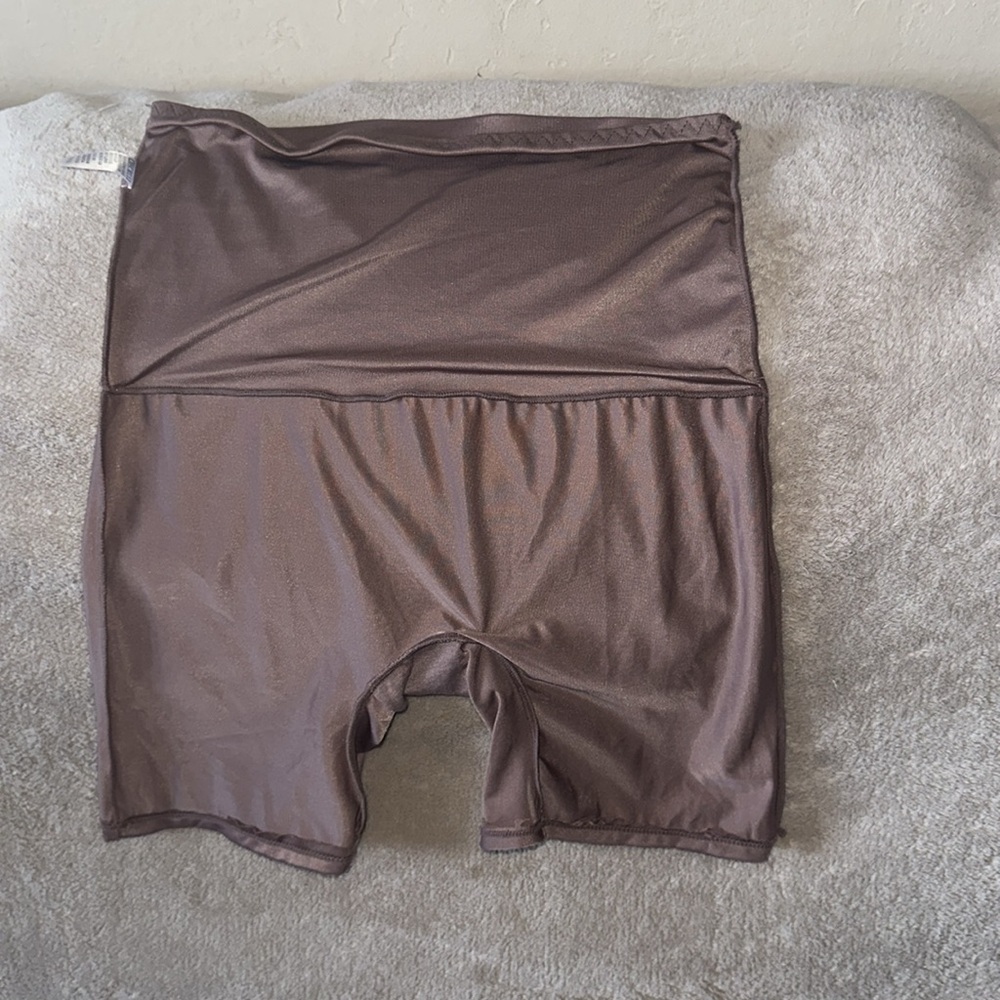 Pink stretchy under shorts / shapewear size large 💕 - Picture 4 of 6
